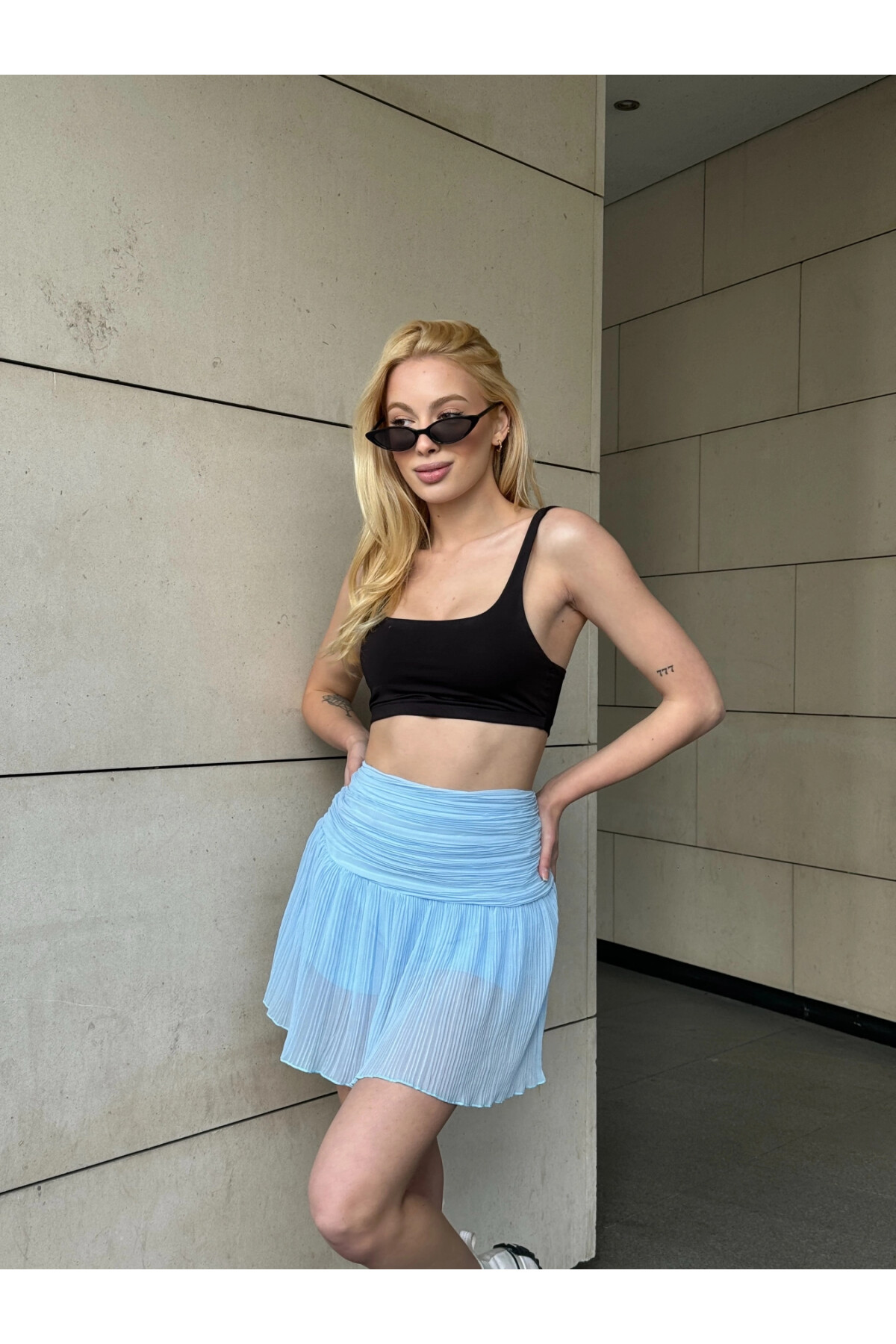 Kadın Açık Mavi Piliseli Şort Etek (ZCK092)