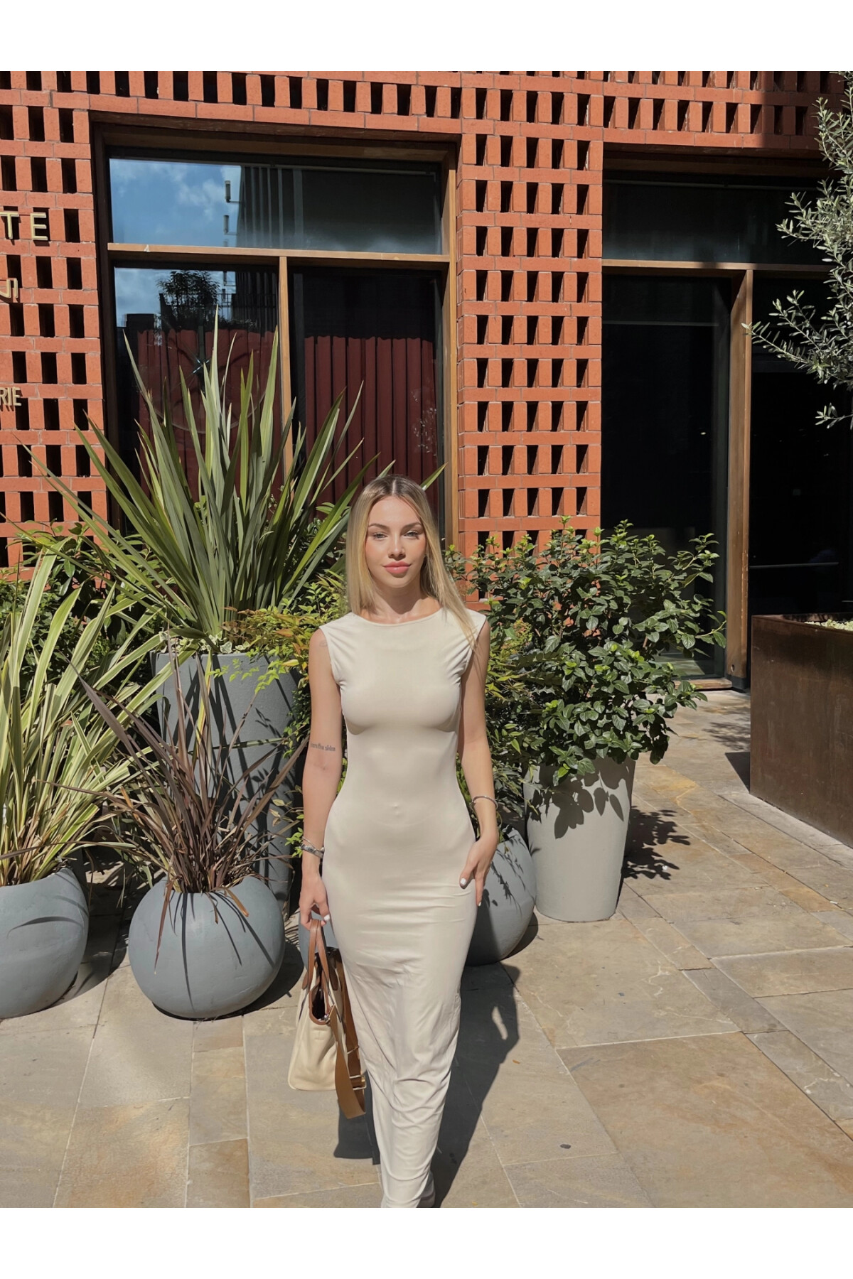 Kadın Bej Sırt Dekolteli Süper Likra Yumuşak Poliamid Kumaş Elbise (ZCKSA332)