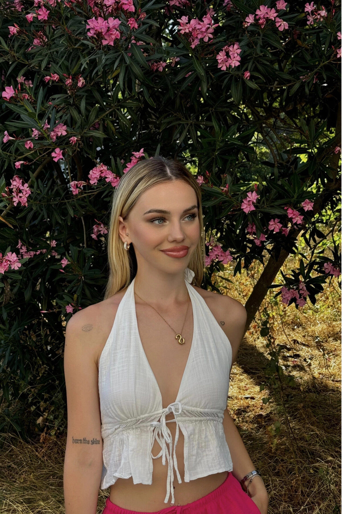 Kadın Beyaz Boyundan Bağlamalı Sırtı Açık Keten Büstiyer (ZCK108)