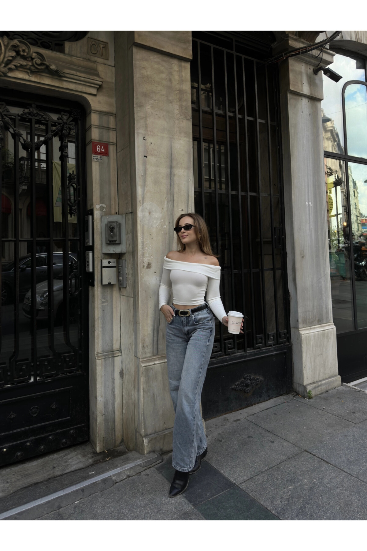 Kadın Beyaz Katlamalı Madonna Yaka Bluz (ZCKSS145)