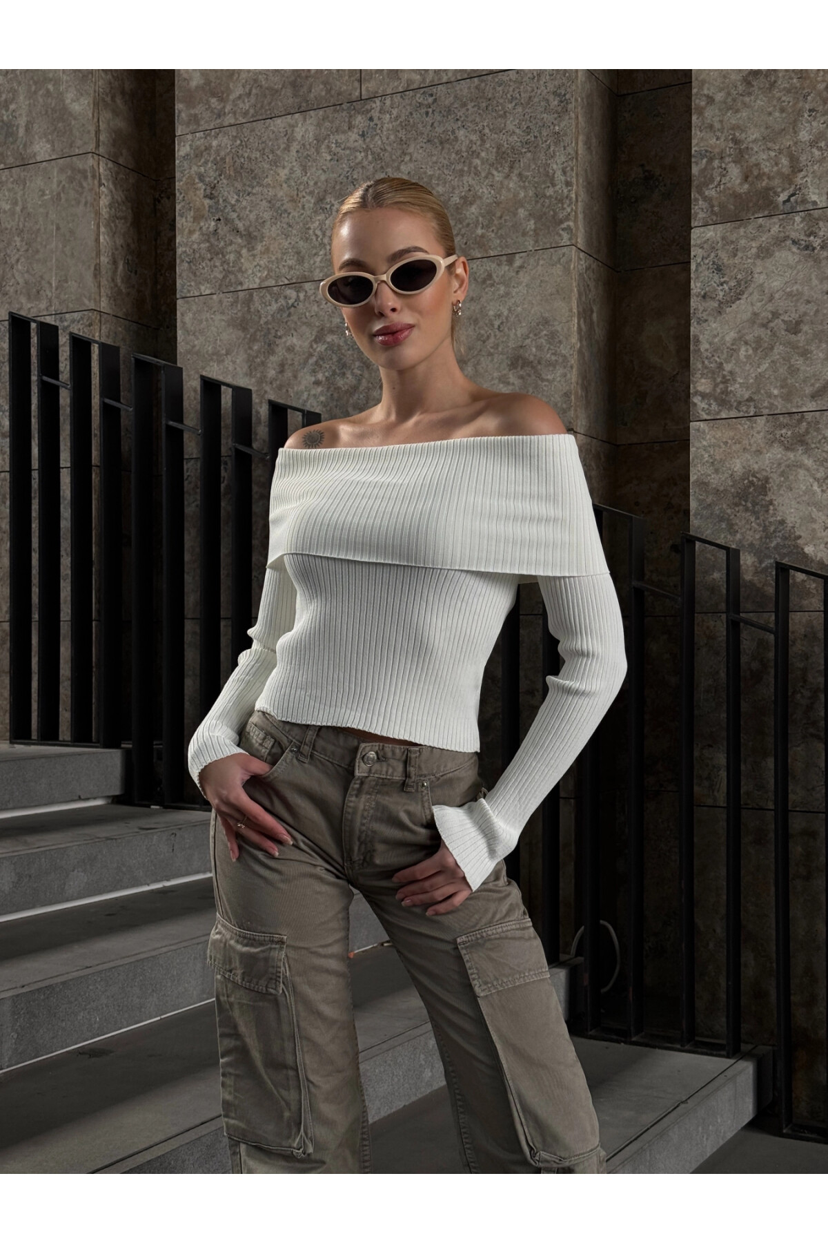 Kadın Beyaz Katlamalı Madonna Yaka Triko (ZCKTY035)