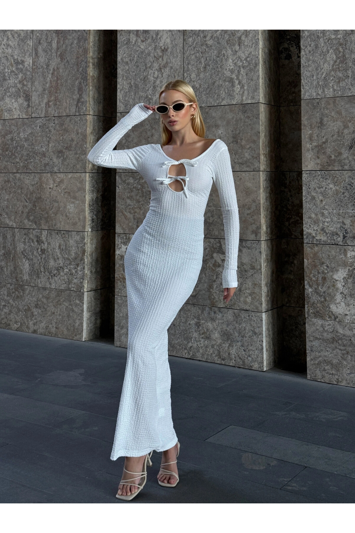 Kadın Beyaz Önden Bağlamalı Sırt Dekolteli Yılbaşına Özel Elbise (ZCKSA339)