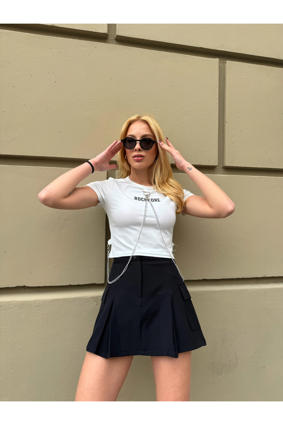 Kadın Beyaz Önü Zincirli Crop T-Shirt (zck0791)