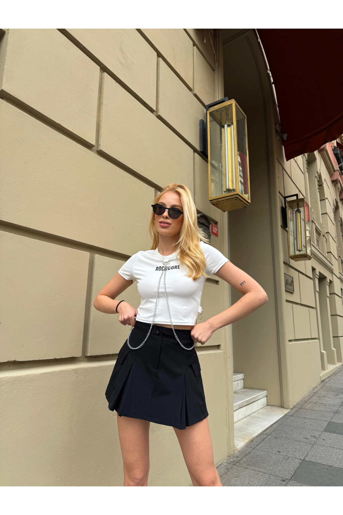 Kadın Beyaz Önü Zincirli Crop T-Shirt (zck0791)