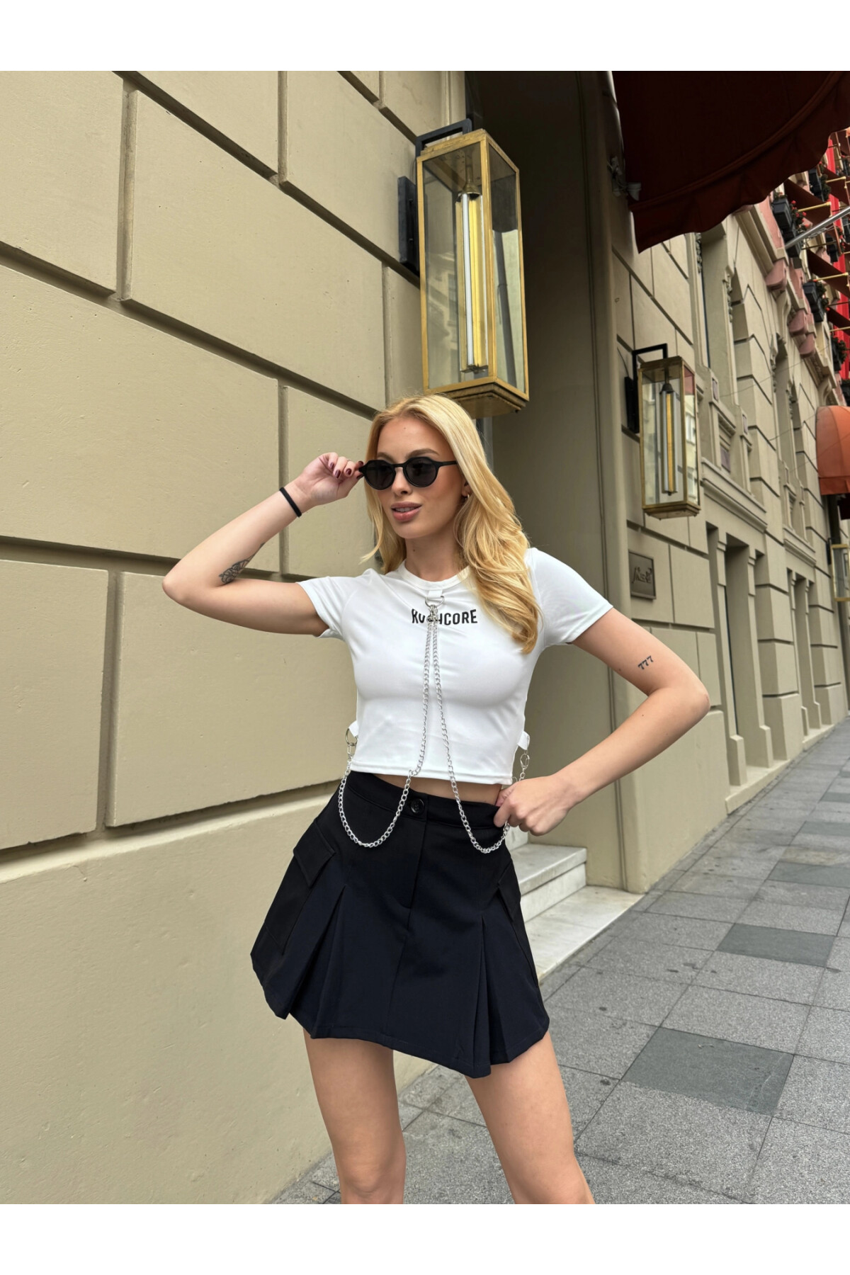 Kadın Beyaz Önü Zincirli Crop T-Shirt (zck0791)