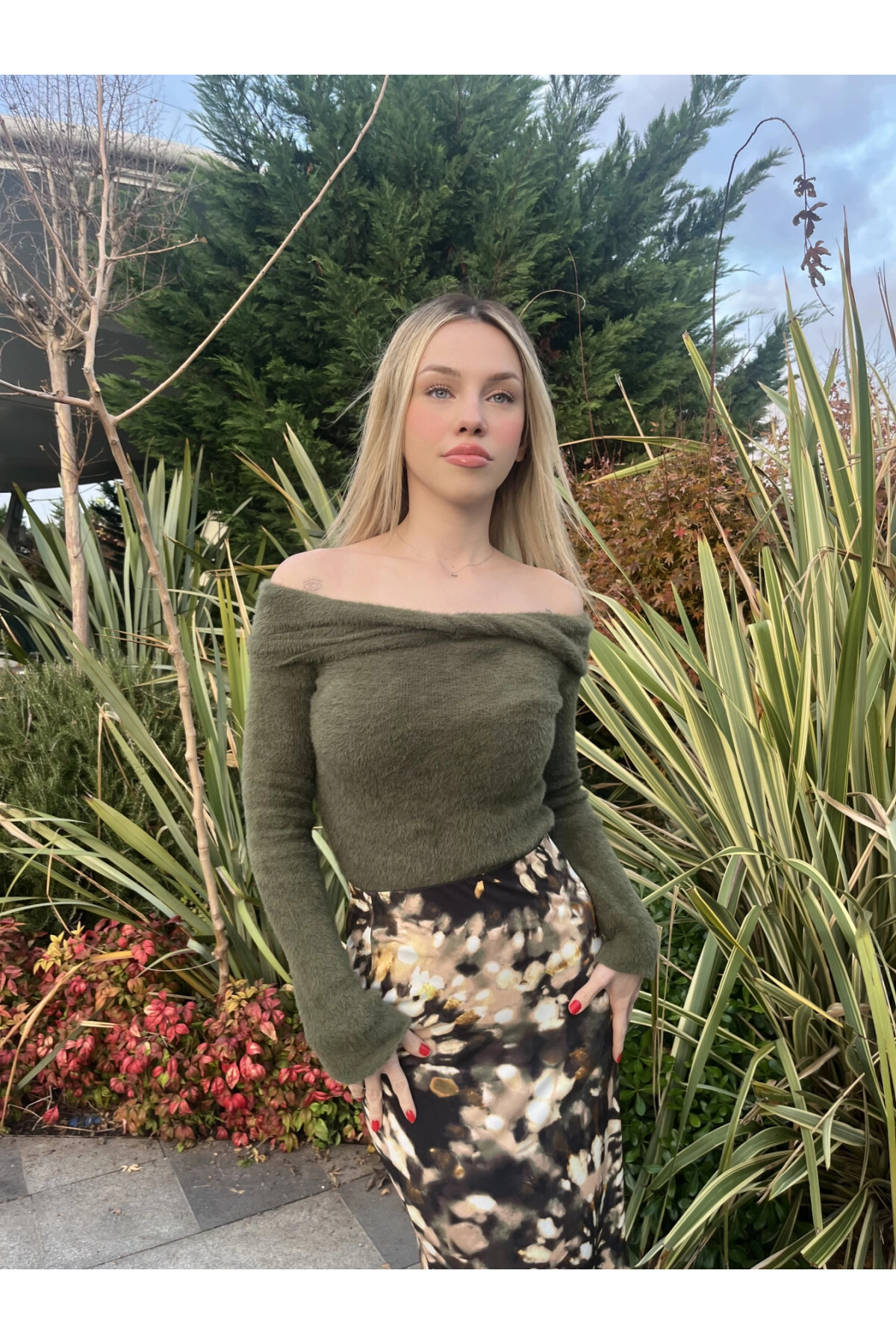 Kadın Haki Açık Omuz Peluş Kazak (ZCKTY041)