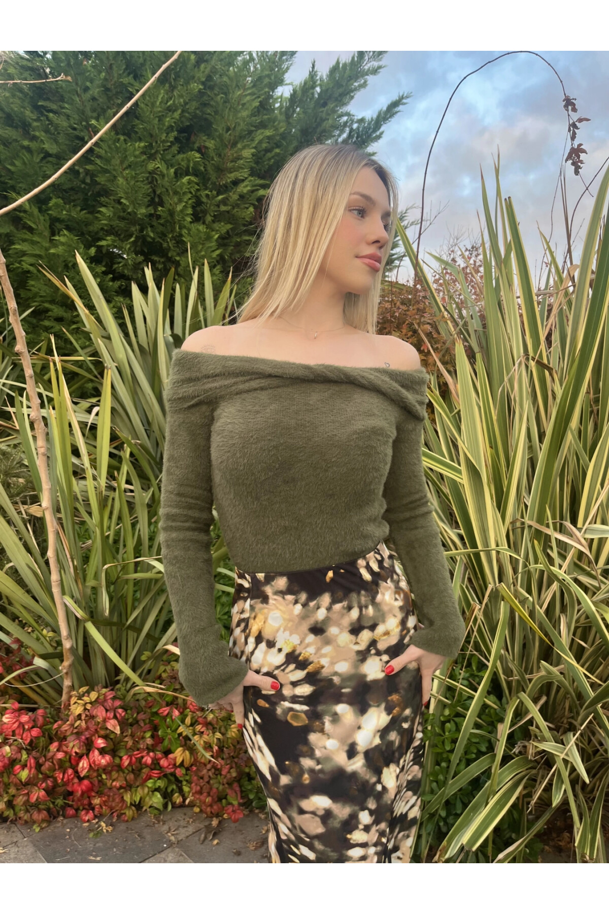 Kadın Haki Açık Omuz Peluş Kazak (ZCKTY041)