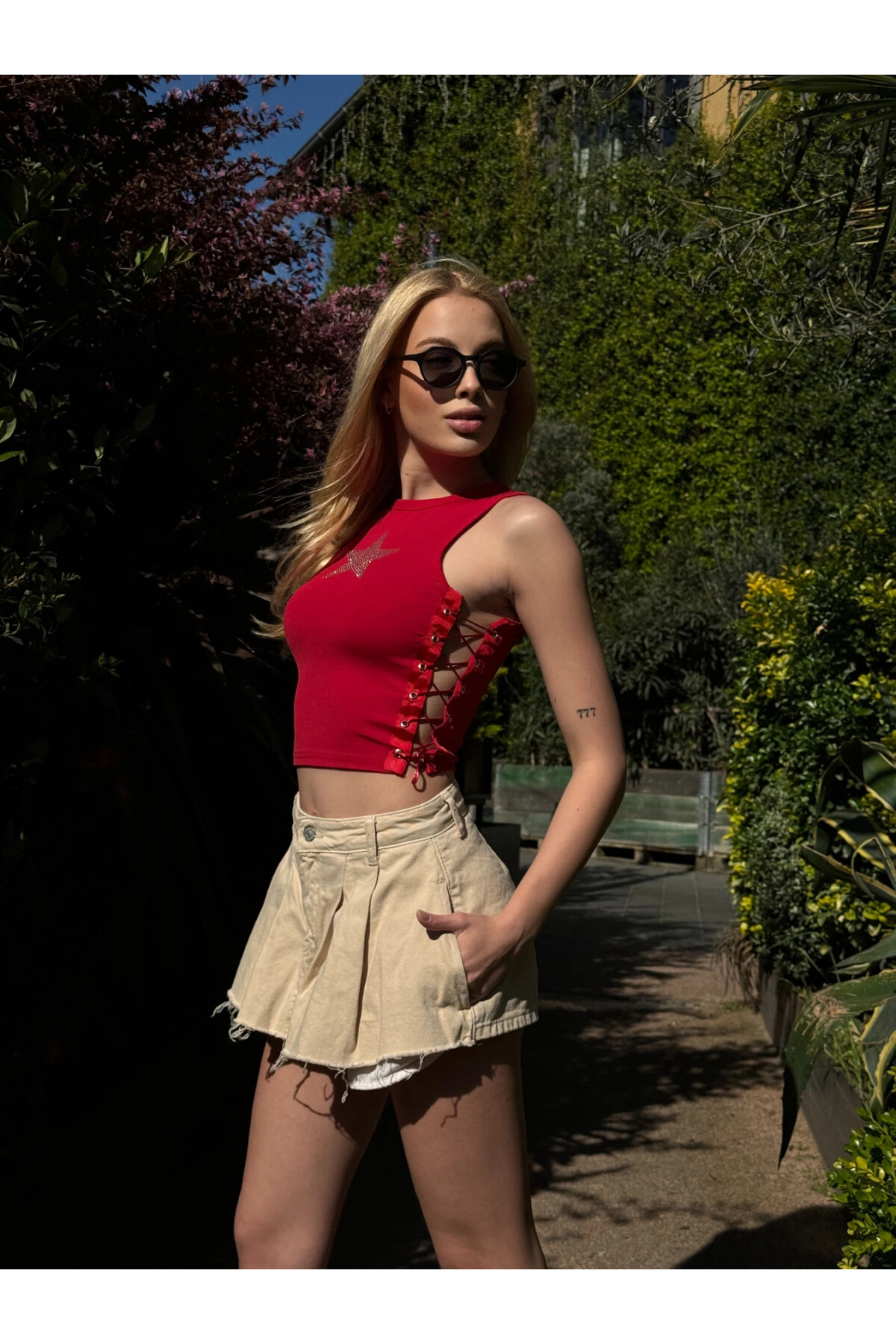 Kadın Kırmızı Taşlı Yandan Kuş Gözlü Bağlamalı Crop Bluz (ZCKSS124)