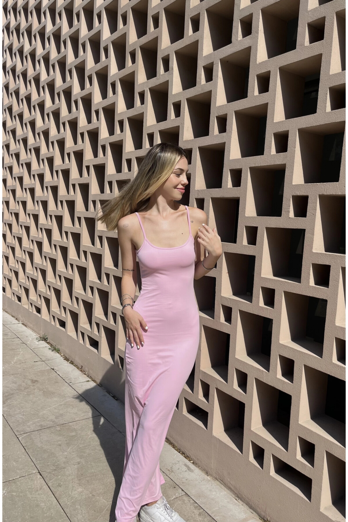 Kadın Pembe Askı Ayarlanabilir  Sırt Dekolteli Süper Yumuşak Likralı Uzun Elbise (ZCKSA328)