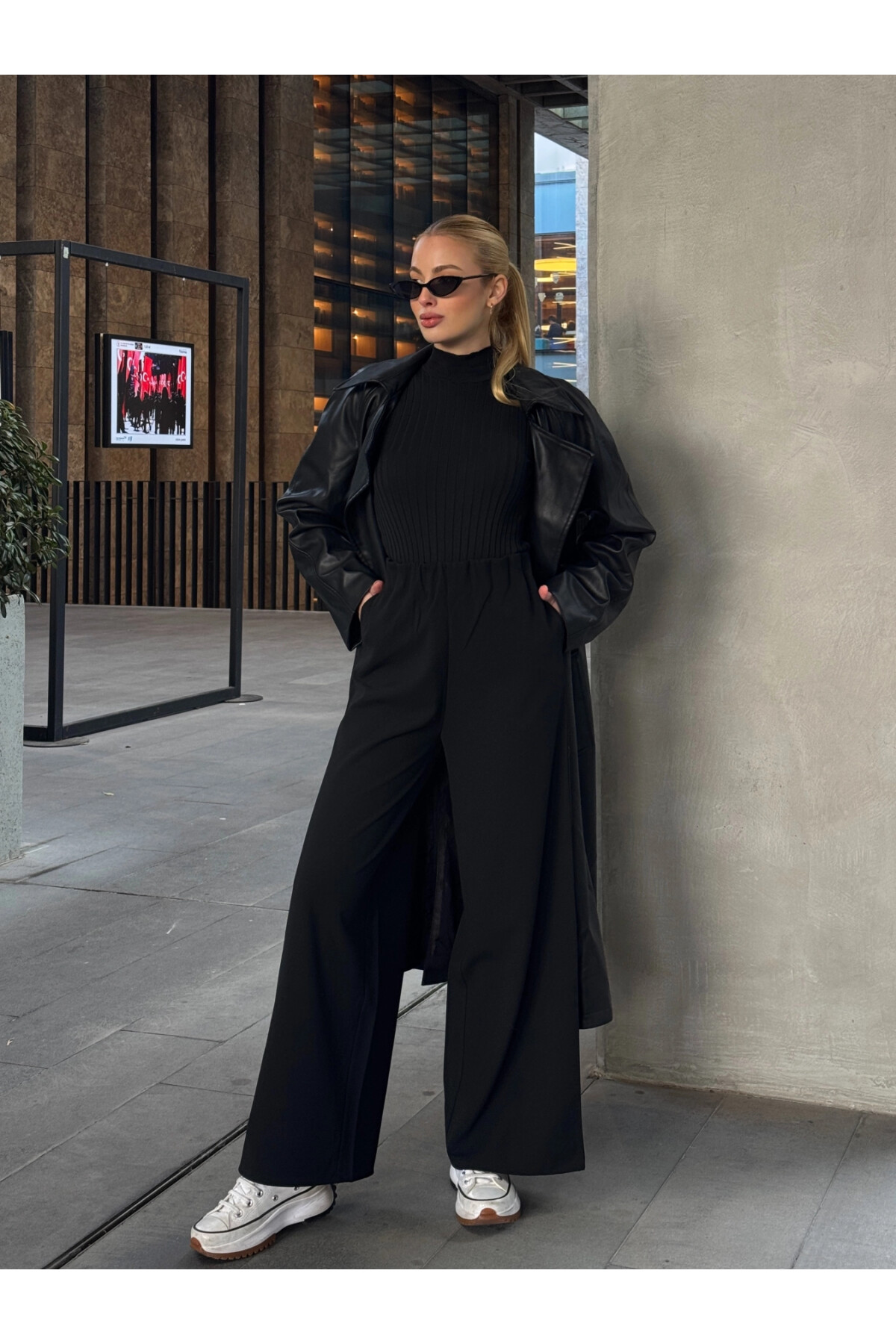 Kadın Siyah Bel Detaylı Bol Pantolon (ZCKZC119)