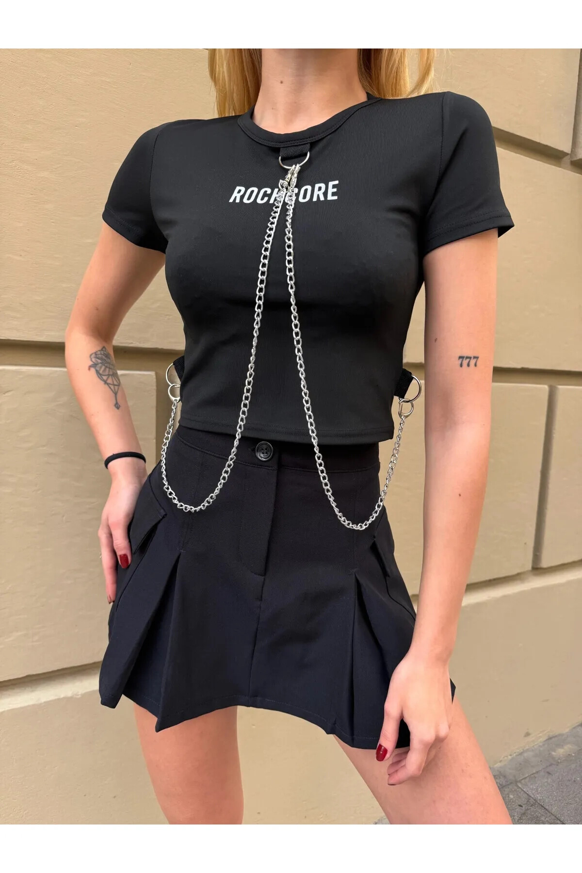 Kadın Siyah Önü Zincirli Crop T-Shirt (zck0791)