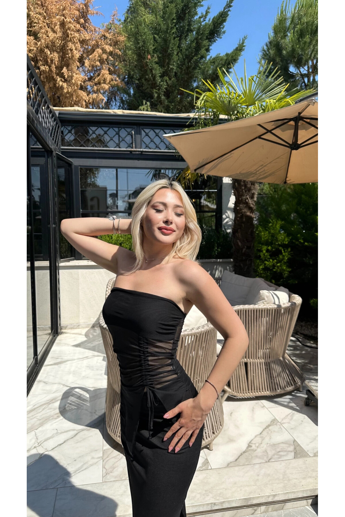 Kadın Siyah Transparan Straplez Tül Crop Bluz (ZCKSA320)