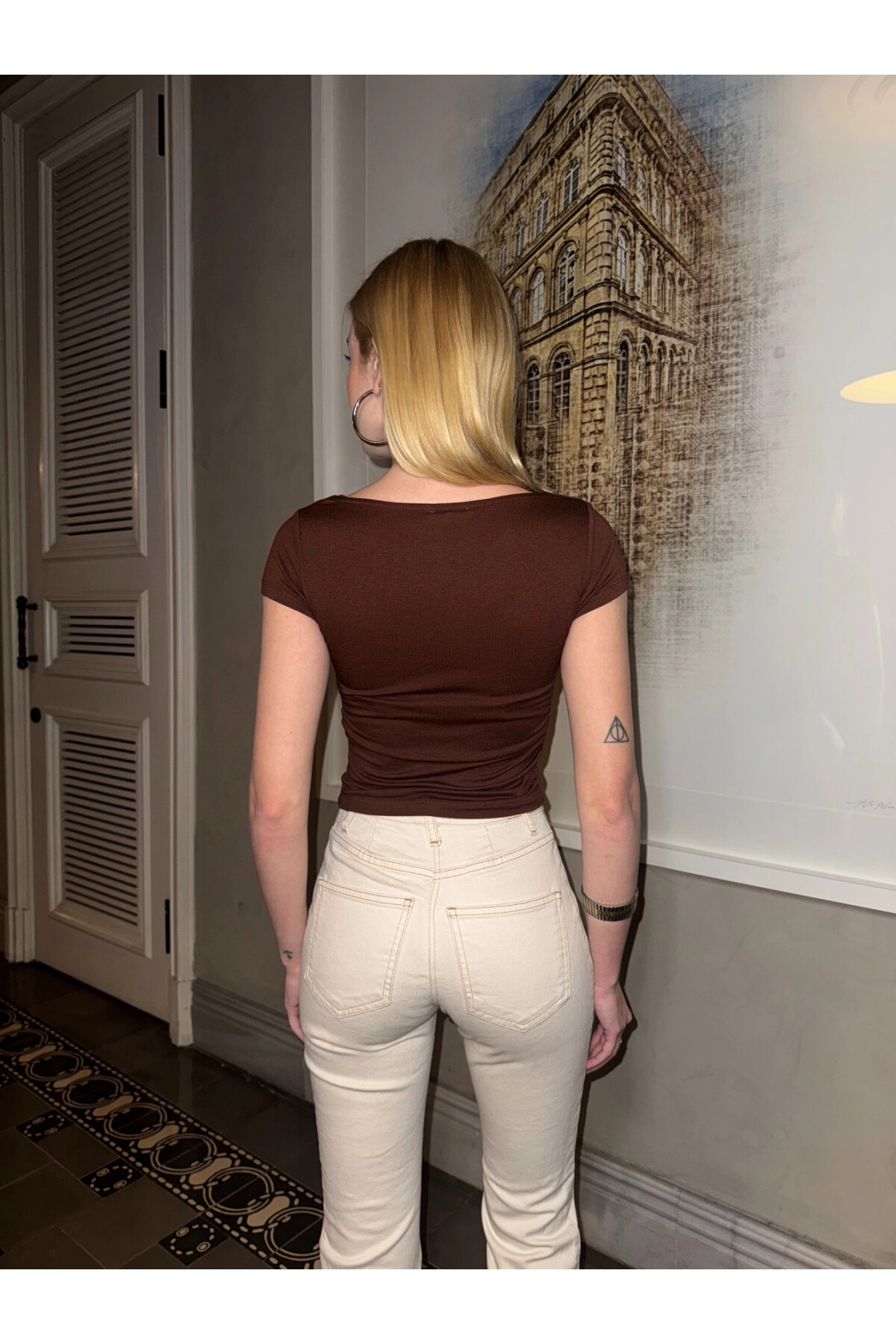 Kadın Kahve Yan Büzgülü İki Yönlü Giyilebilen Kısa Kollu Crop (ZCKSS161)