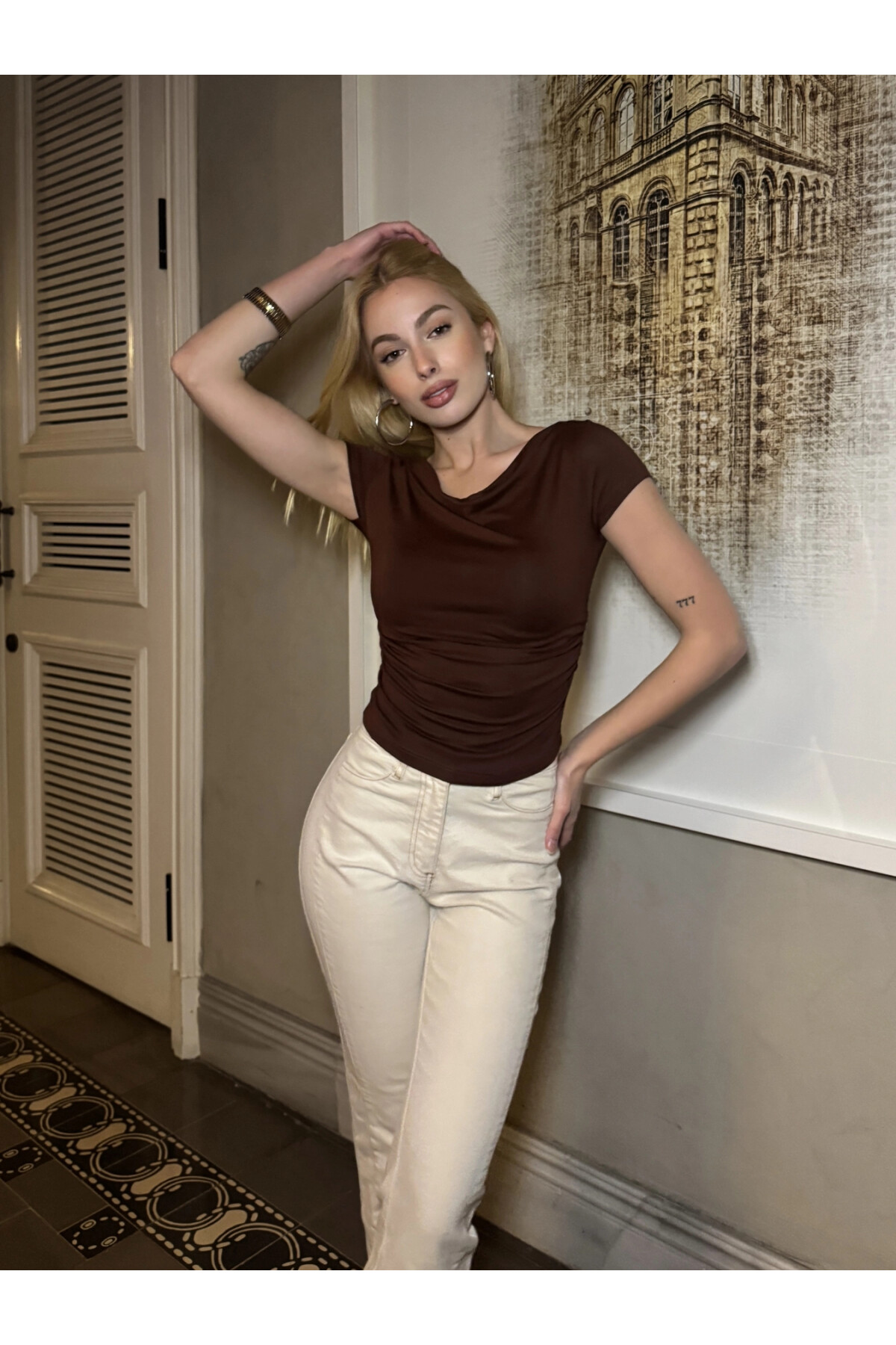 Kadın Kahve Yan Büzgülü İki Yönlü Giyilebilen Kısa Kollu Crop (ZCKSS161)