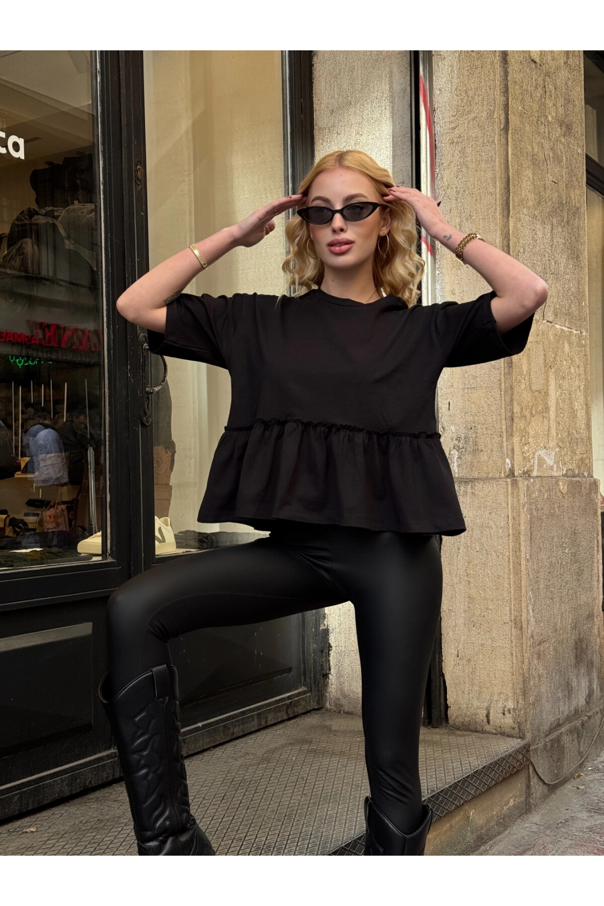 Kadın Siyah Volanlı Oversize T-shirt (ZCKSS163)
