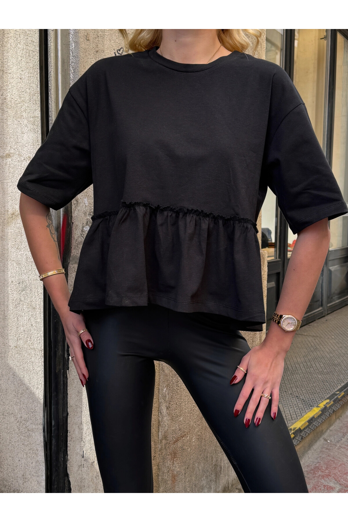 Kadın Siyah Volanlı Oversize T-shirt (ZCKSS163)