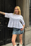 Kadın Beyaz Volanlı Oversize T-shirt (ZCKSS163)